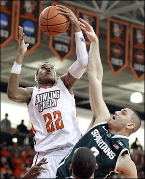 Bowling Green's Richaun Holmes rebounds against Michigan State's Alex Gauna. Holmes transferred from Moraine Valley (Ill.) Community College.