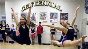 Alana Lesnansky of Youngstown, left, and Lauren Fahlman of Canton, Mich., audition for Cedar Point’s Live Entertainment Division.