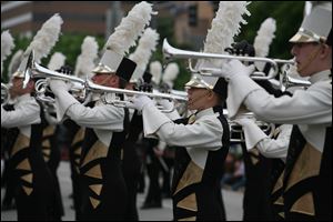 The Glassmen Drum and Bugle Corps fields a group of about 150 ranging in age from 14 to 22. They travel to parades and drum-and-bugle competitions throughout the country.