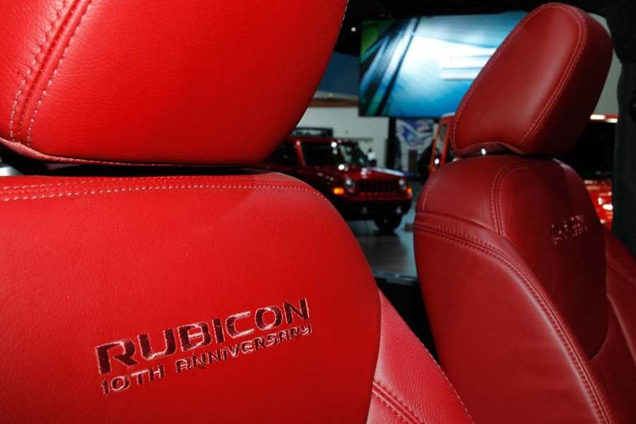 BIZ-AutoShow16p-rubicon-interior