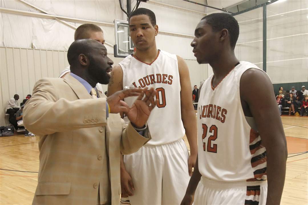 Lourdes-head-coach-Andre-Smith-instructs-players