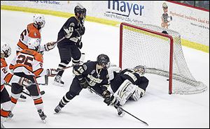 Bowling Green's Dajon Mingo (25) watches his shot slip past Western Michigan goalie Frank Slubowski.