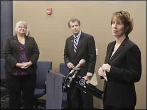 Sen. Sherrod Brown (D., Ohio) listens as Luckey Mayor Belinda Brooks relates how her efforts to lower her mortgage payments ended up in foreclosure proceedings. Mr. Brown came to Toledo to promote legislation aimed to prevent such ‘dual track’ abuses.
