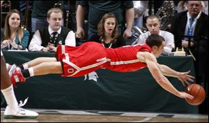 Ohio State guard and Findlay native Aaron Craft dives for a loose ball.