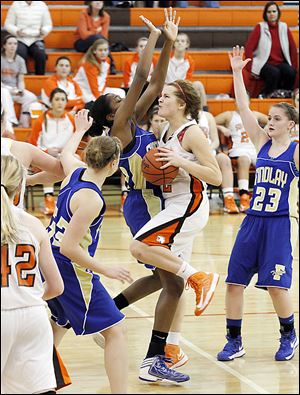 Findlay's Christina McQueen blocks the path of Southview's Taryn Stanley. McQueen scored 13 points, while Stanley had 11.