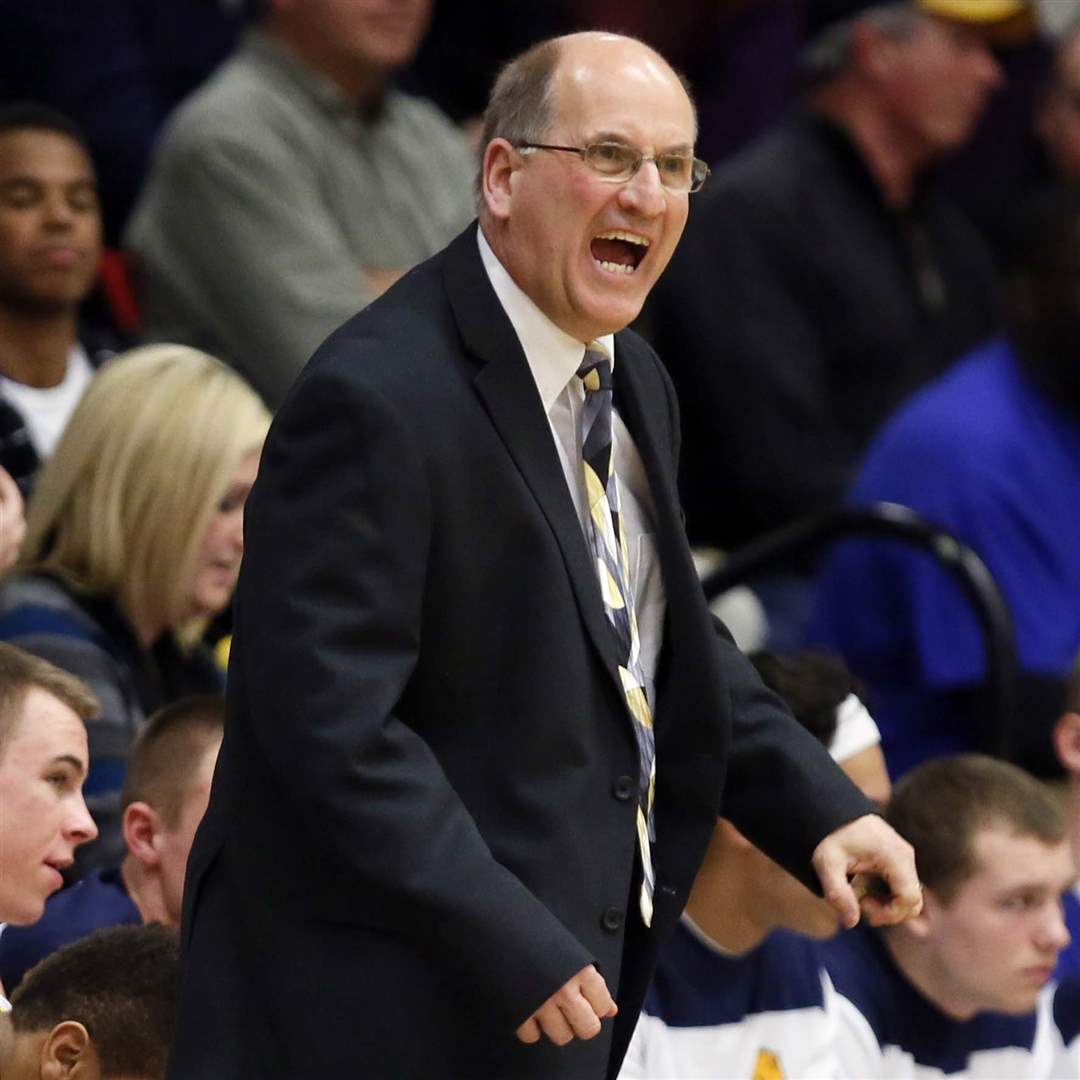 SJJ-Whitmer-coach-Bruce-Smith