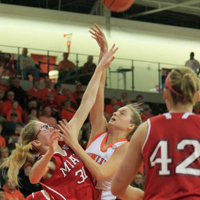 BGSU-s-Miriam-Justinger-shooting-over