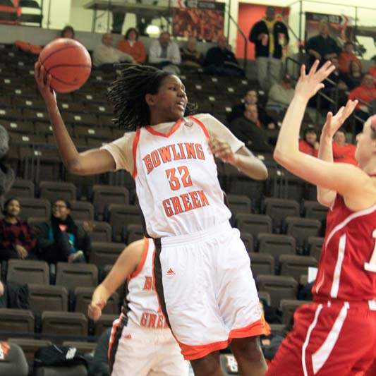 BGSU-s-Alexis-Rogers-in-bounds