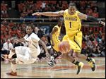  Illinois' D.J. Richardson (1) and Michigan's Glenn Robinson III (1) watch a loose ball during the second half of their NCAA college basketball game, Sunday, Jan. 27, 2013, in Champaign, Ill. Michigan won 74-60. (AP Photo/John Dixon)