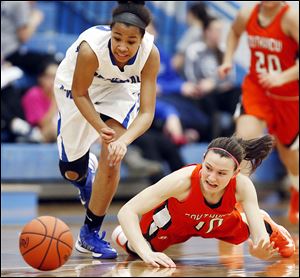 Anthony Wayne’s Jasmine Bonivel, left, and Southview’s Bailey Hejl chase a loose ball  during Thursday’s game. Bonivel paced the Generals with 14 points.