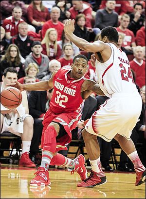 Ohio State's Lenzelle Smith, Jr., (32) tries to drive past Nebraska's Dylan Talley (24) in the first half. The Buckeye guard tossed in 21 points to lead the squad.