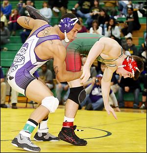 Fremont Ross' Trey Grine, left, out­lasted Cen­tral Catholic ju­nior Alex Moss­ing. Grine was voted the TRAC’s wres­tler of the year.