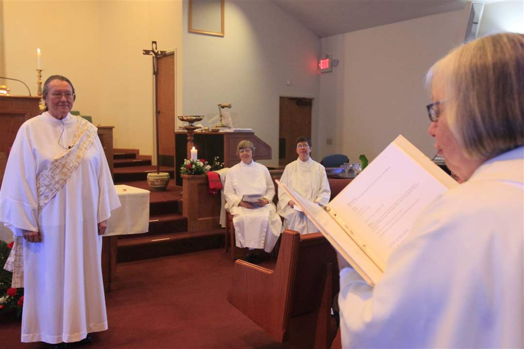 Bingle-ordained-investiture-Bishop-Joan-Houk