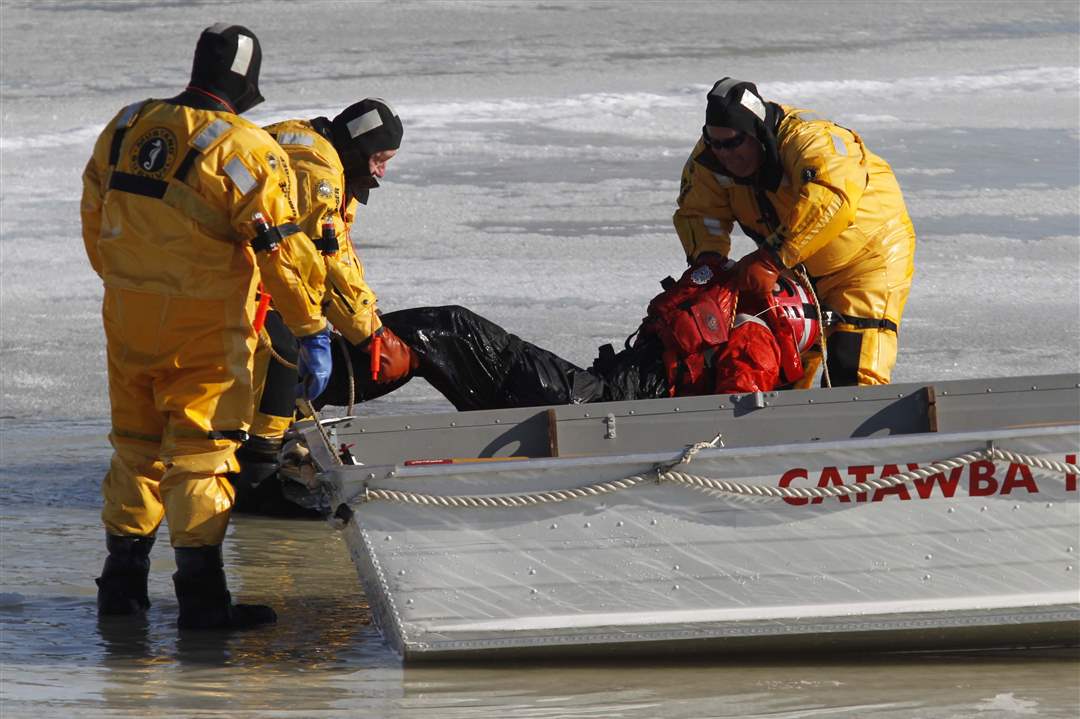 Ice-rescue-exercise-personnel