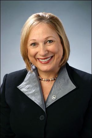 When hen Darlene Dunn lost her race to replace Barbara Sears as the state representative for western Lucas County in 2008, she ended up 9,305 votes short but with $19,270 sitting in her campaign account. Four years later, Ms. Dunn turned over much of the remaining money — $10,000 — to the campaign account of Joe McNamara.
