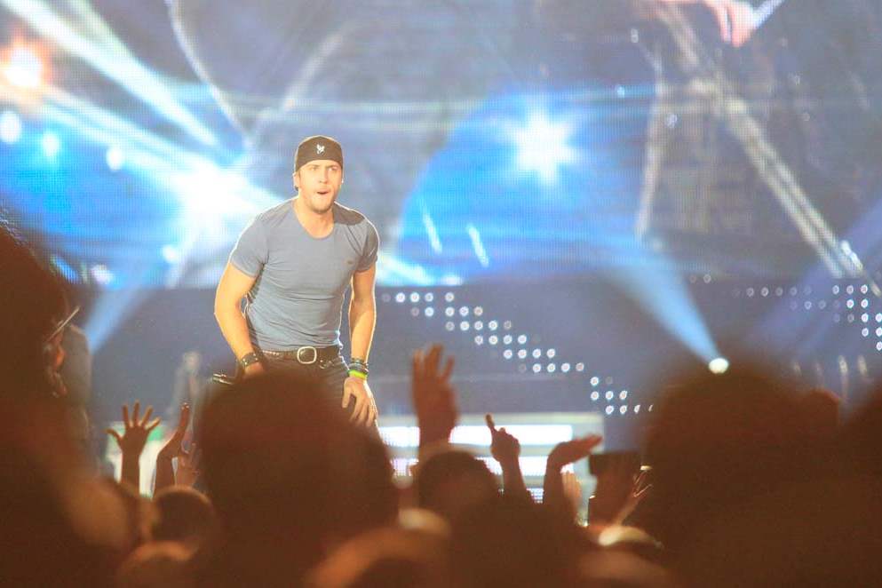 Singer-Luke-Bryan-in