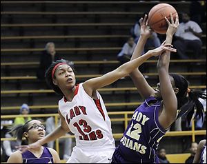 Roriana Easley of Rogers defends against Janae Kenny of Waite in Saturday's City League final.