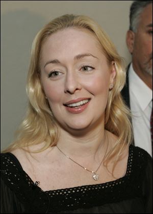Mindy McCready, who hit the top of the country charts before personal problems sidetracked her career, has died. She was 37.