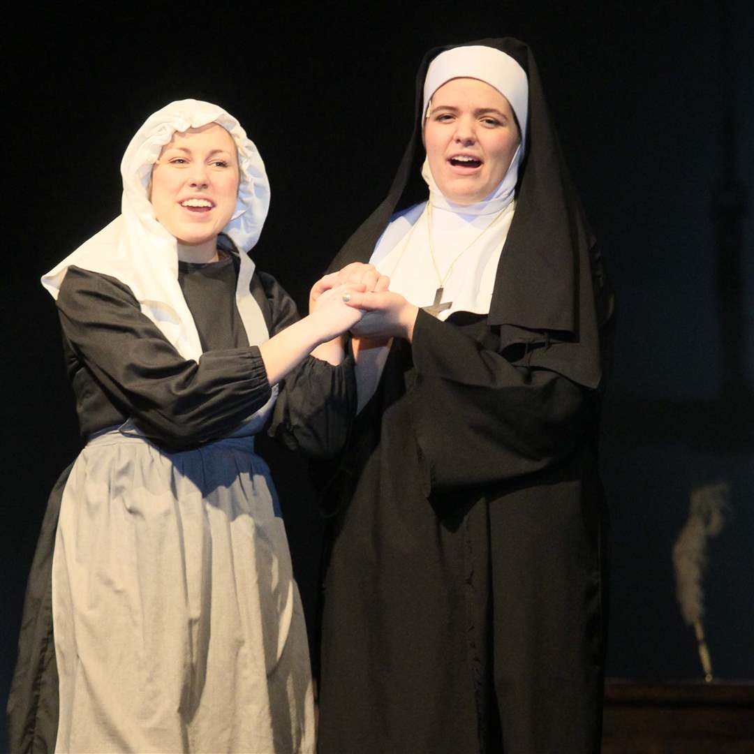 Rehearsal-Maria-and-Mother-Abbess