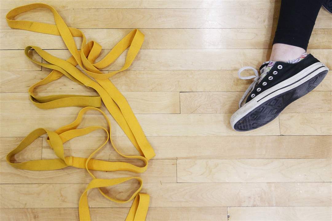 Perrysburg-jump-rope-student-sits