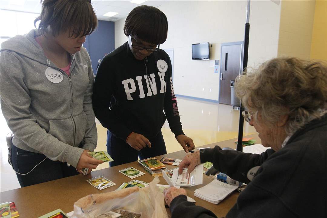 Seed-swap-Woodward-students