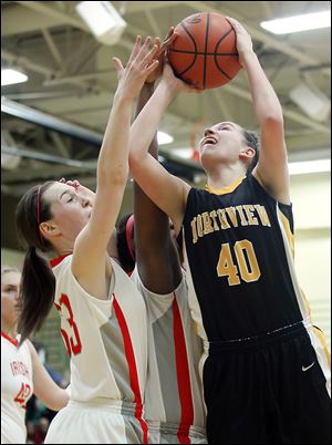 Northview's Kendall McCoy (40) drives to the basket against Central Catholic's Michelle Murnen (33) and Sydni Harmon during Thursday's district semifinal. McCoy finished with 21 points.