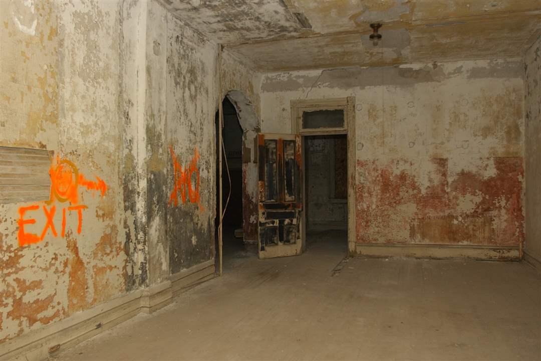 Cty-castle-hallway-3