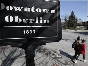 Students walk in downtown Oberlin Tuesday, March 5, 2013.