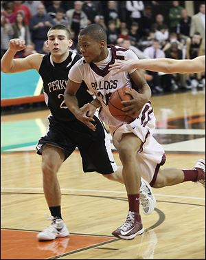 Perkins' Mitchell Benkey chases Scott's Bryson Collins, who led the Bulldogs with 17 points. 
