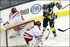 Northview's  Zander Pryor (19) attempts to score during the third period against Shaker Heights goalie Eric Sterin.