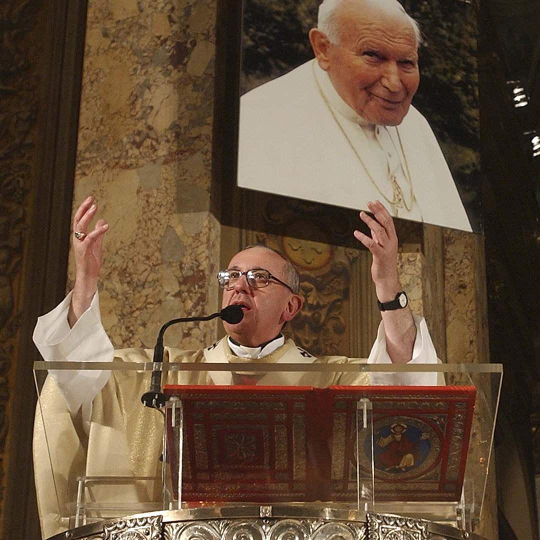 Pope-Francis-honors-Pope-John-Paul-II