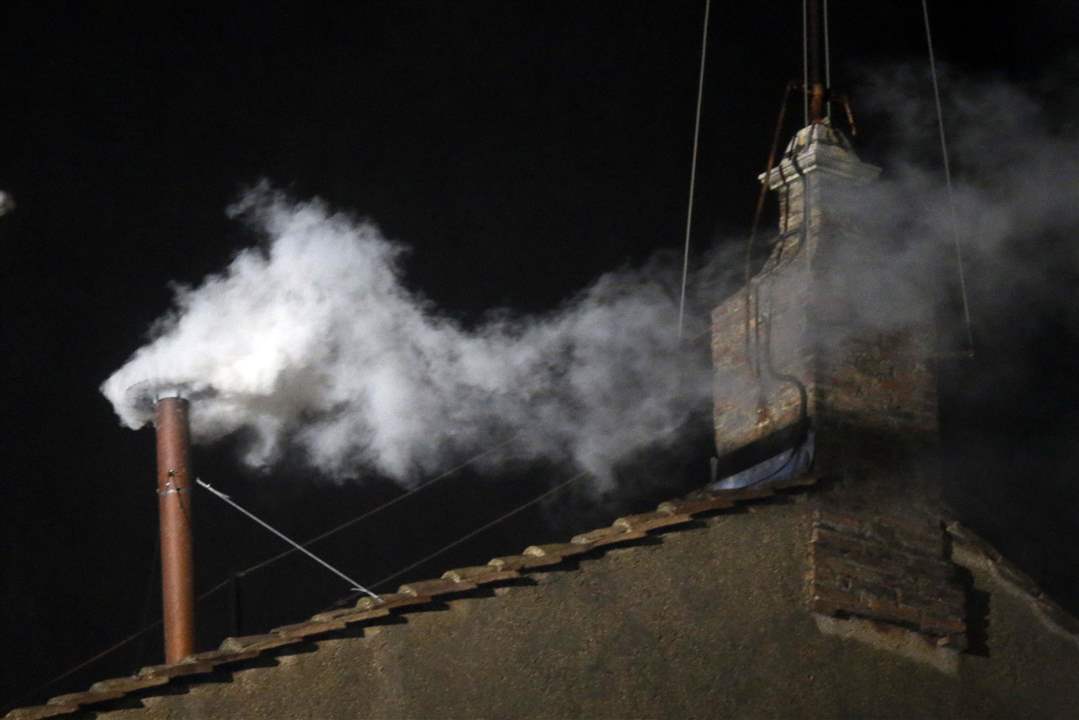 Pope-Francis-white-smoke