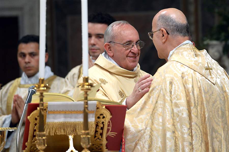 Pope-Francis-greets-Cardinal-Tarcisio
