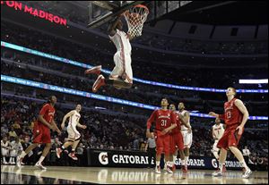 Ohio State's Sam Thompson dunks during the second half today at the Big Ten tournament in Chicago.