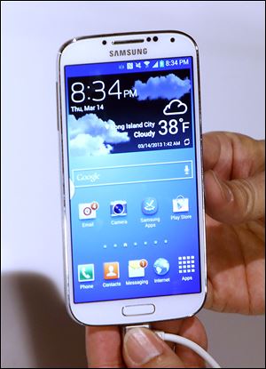 The Samsung Galaxy S 4 is to be available from Ve­r­i­zon Wire­less, AT&T, Sprint Nex­tel, T-Mo­bile USA, US Cel­lu­lar, and Cricket.
