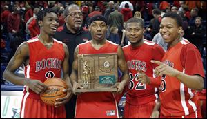 From left, Tony Kynard, coach Earl Morris, Clemmye Owens, DeVonte Pratt, and Chris Austin accept the Division I regional championship trophy after beating Brecksville-Broadview Heights 63-61 in overtime. The Rams (20-7) play third-ranked Cincinnati Walnut Hills (27-1) in the state semifinals.