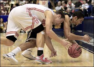 Ohio State's Aaron Craft, left, chases a loose ball with Iona's Tre Bowman in the first half. The Buckeyes advance to play Iowa State.