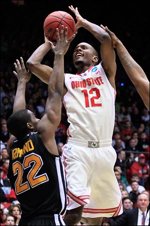 Ohio State forward Sam Thompson shoots against Iona guard Sean Armand (22) in the second half. Thompson scored a career-high 20 points, including six points on thunderous dunks. The Buckeyes scored a season high in points.