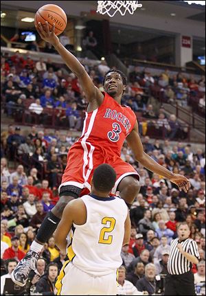 Tony Kynard II, who led Rogers with 25 points, goes to the basket against Adam Brown of Cincinnati Walnut Hills. The Rams (21-7) play Mentor (24-5) at 8:30 p.m. today for the Division I championship.