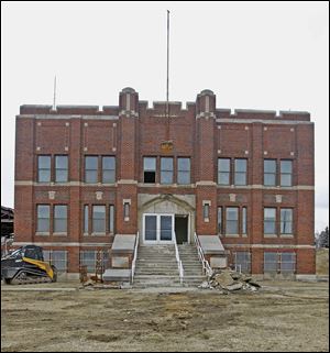 A crew from Green­scape of Lake, Mich., has been removing and salvaging items from the 85-year-old Armory’s main build­ing ahead of its demolition this week. 