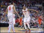  Ohio State's LaQuinton Ross, left, and Deshaun Thomas celebrate after Ross’ late 3-pointer sealed a dramatic win against Arizona.