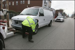 Toledo Police stopped a van that matches vehicle description in attempted abduction in West Toledo.