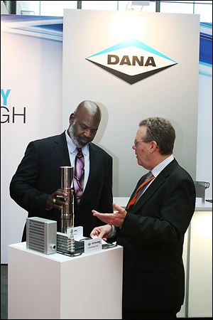 Mayor Mike Bell speaks with Dana Holding Corp.’s Brian Cheadle, director of global business development, who shows Dana’s fuel cell technology.