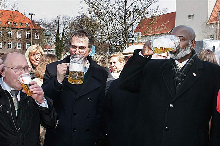 Sister-mayors-german-beer