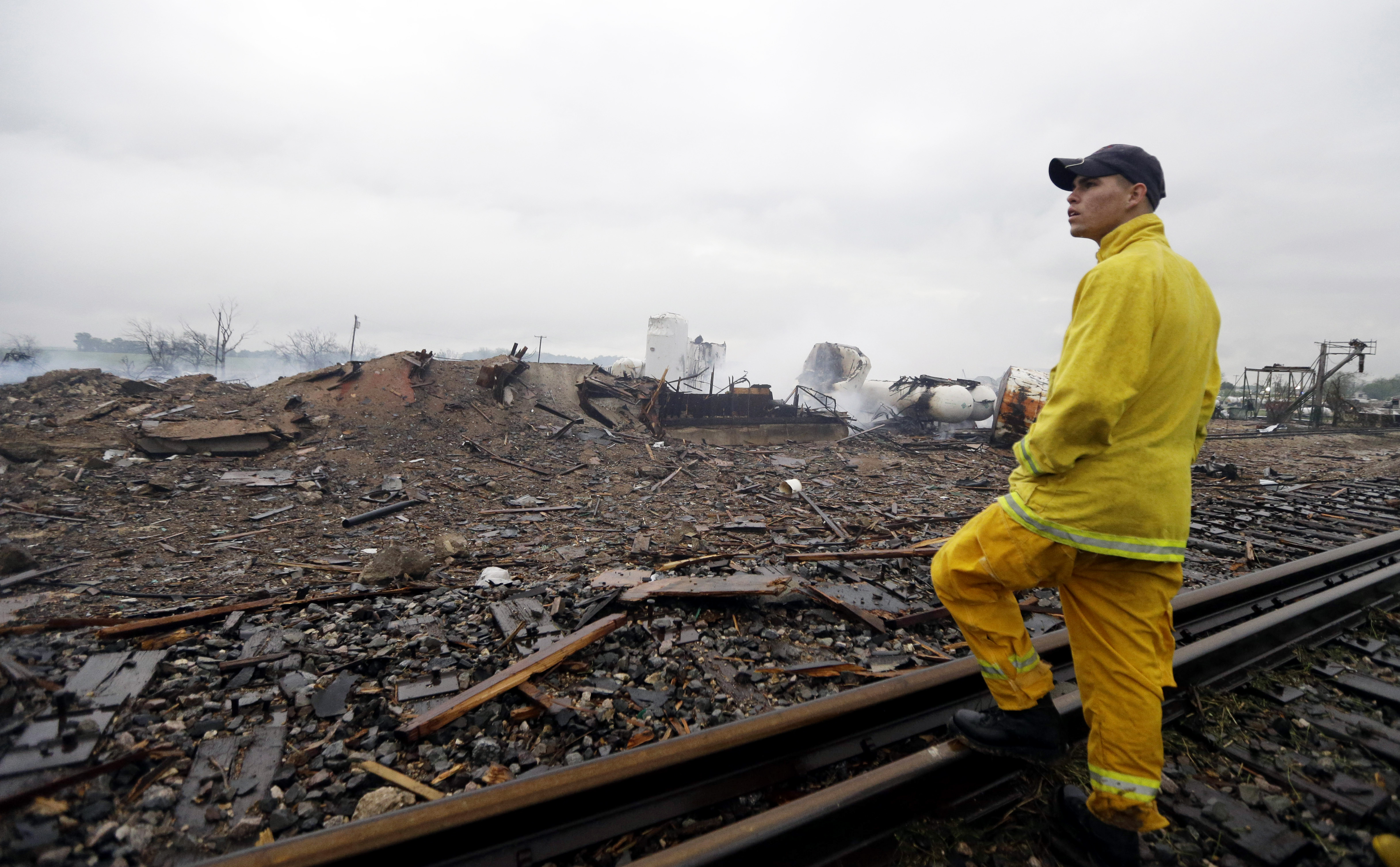 Crews seek survivors, bodies after Texas fertilizer plant explosion