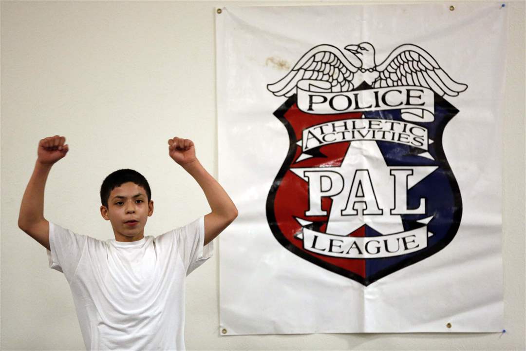 PAL-boxing-Carlos-Velasquez