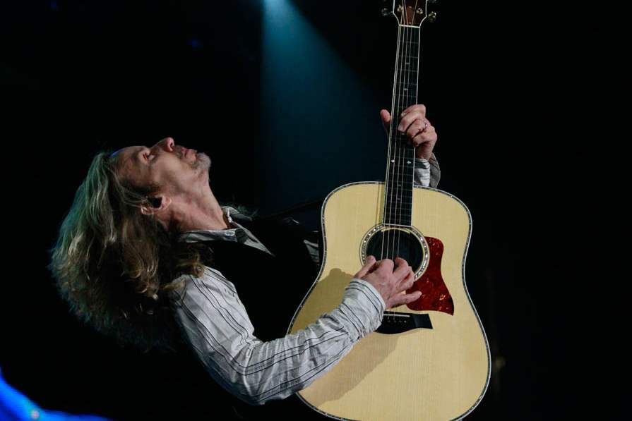 Tommy-Shaw-4-22