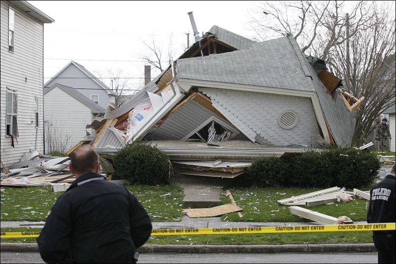 Crews respond to collapsed house in North Toledo Toledo Blade