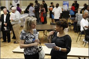 New report shows 324,000 Americans filing first-time unemployment claims last week, as some at this Chattanooga, Tenn. look for work.