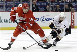The Red Wings’ Gustav Nyquist, left, fights with the Ducks’ Andrew Cogliano. Nyquist said the Wings will not change their approach.